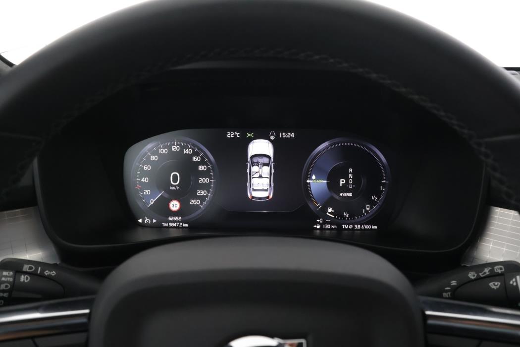 VOLVO XC40 2023