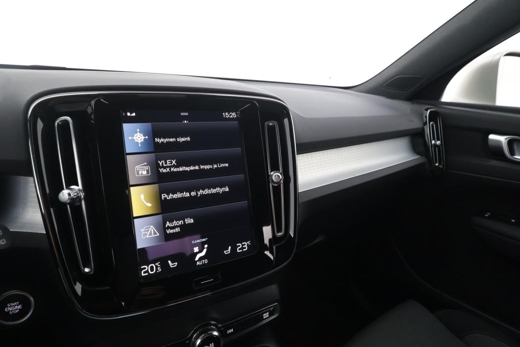 VOLVO XC40 2023