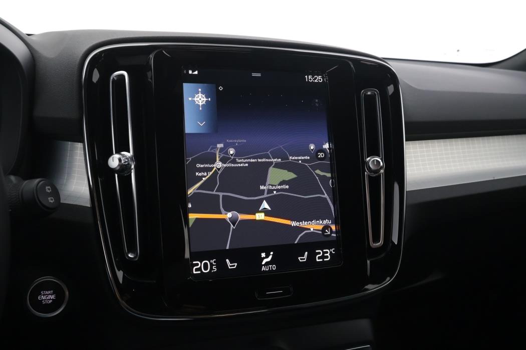 VOLVO XC40 2023