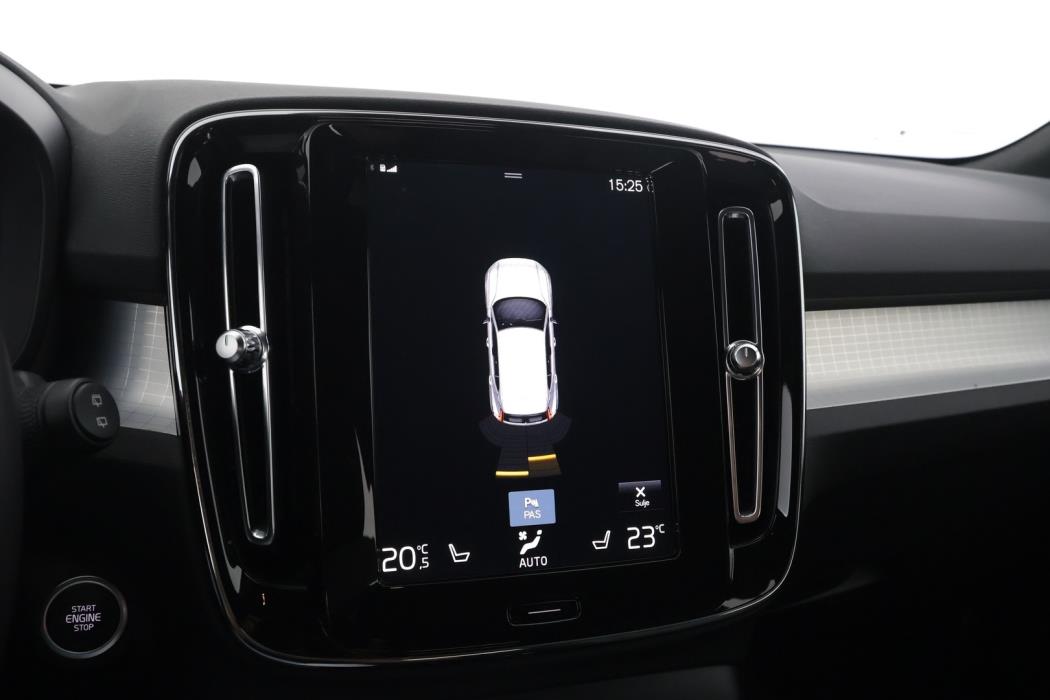 VOLVO XC40 2023