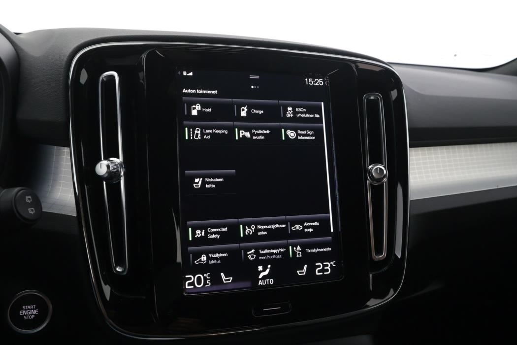 VOLVO XC40 2023