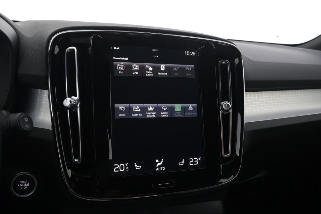 VOLVO XC40 2023