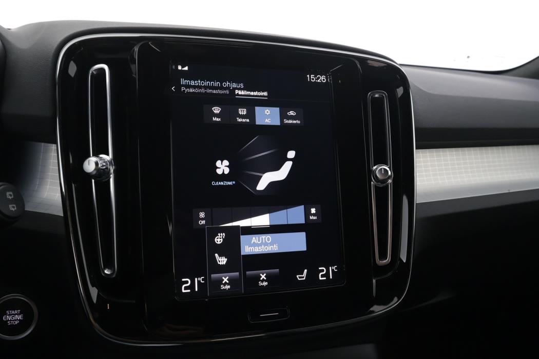 VOLVO XC40 2023