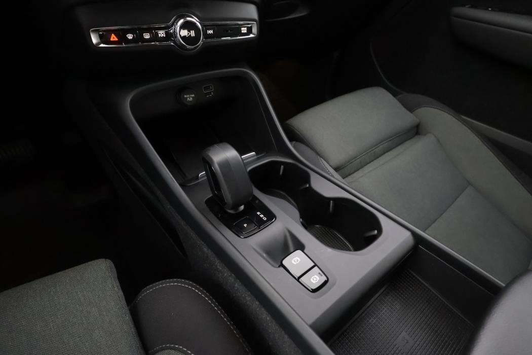 VOLVO XC40 2023