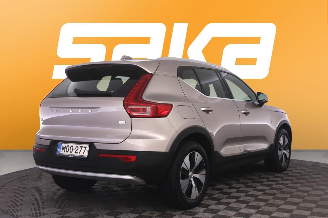VOLVO XC40 2023