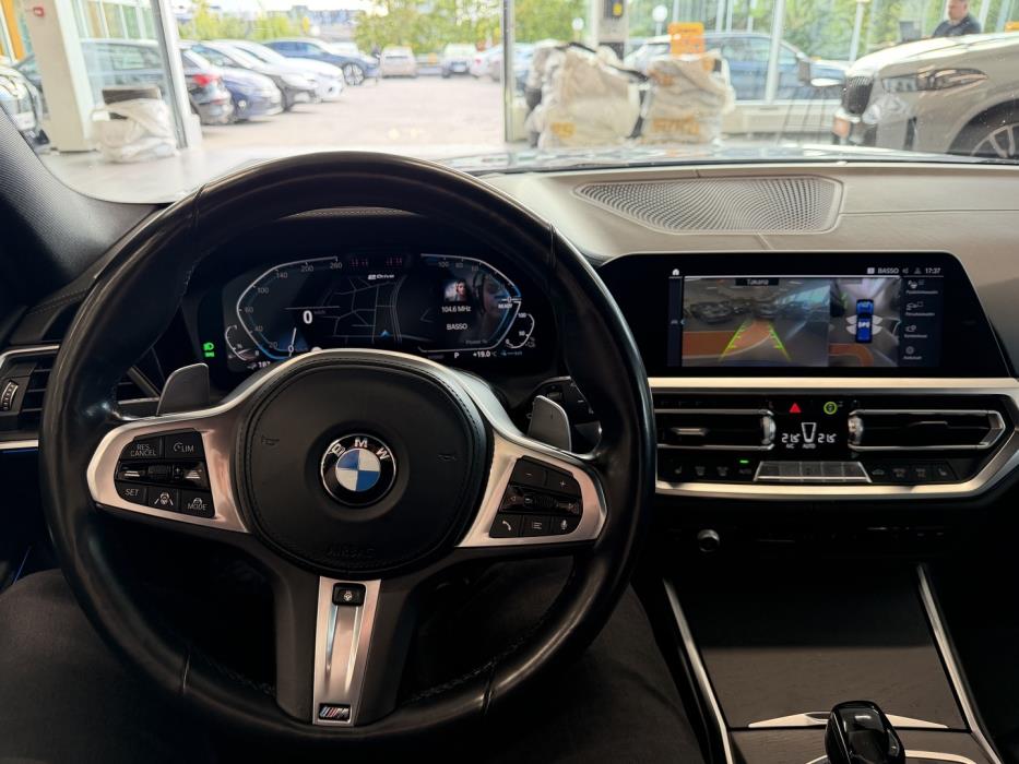 BMW 330 2021