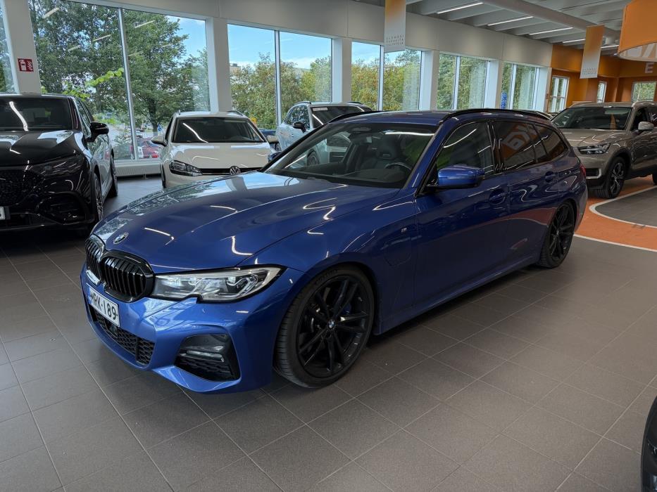 BMW 330 2021