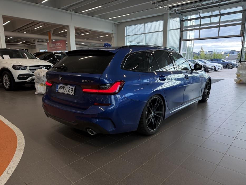 BMW 330 2021