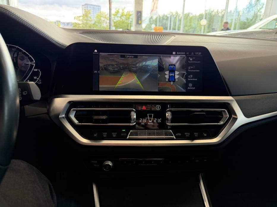 BMW 330 2021