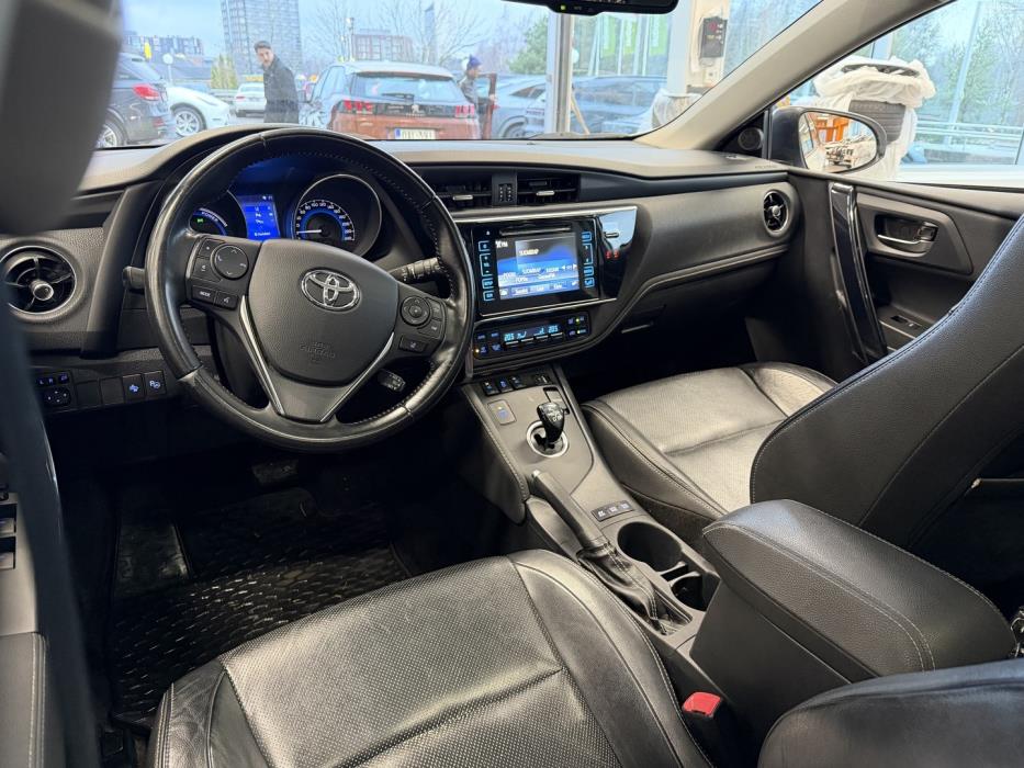 TOYOTA Auris 2016