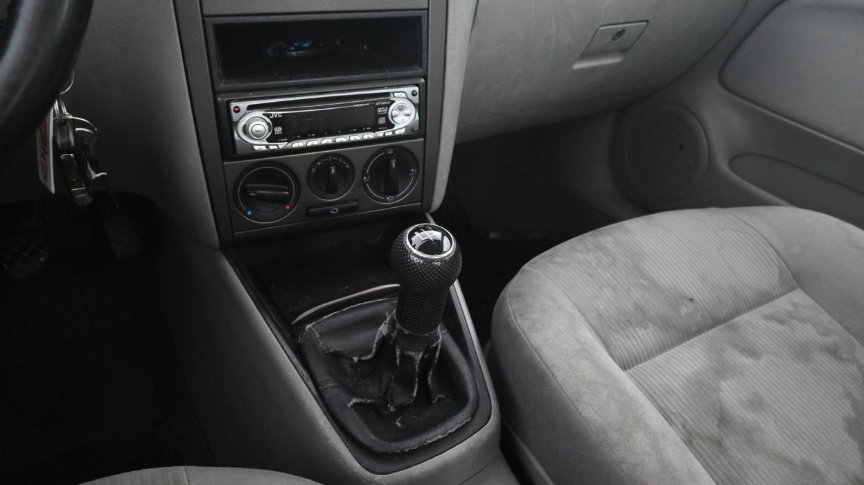 VOLKSWAGEN Bora 2001