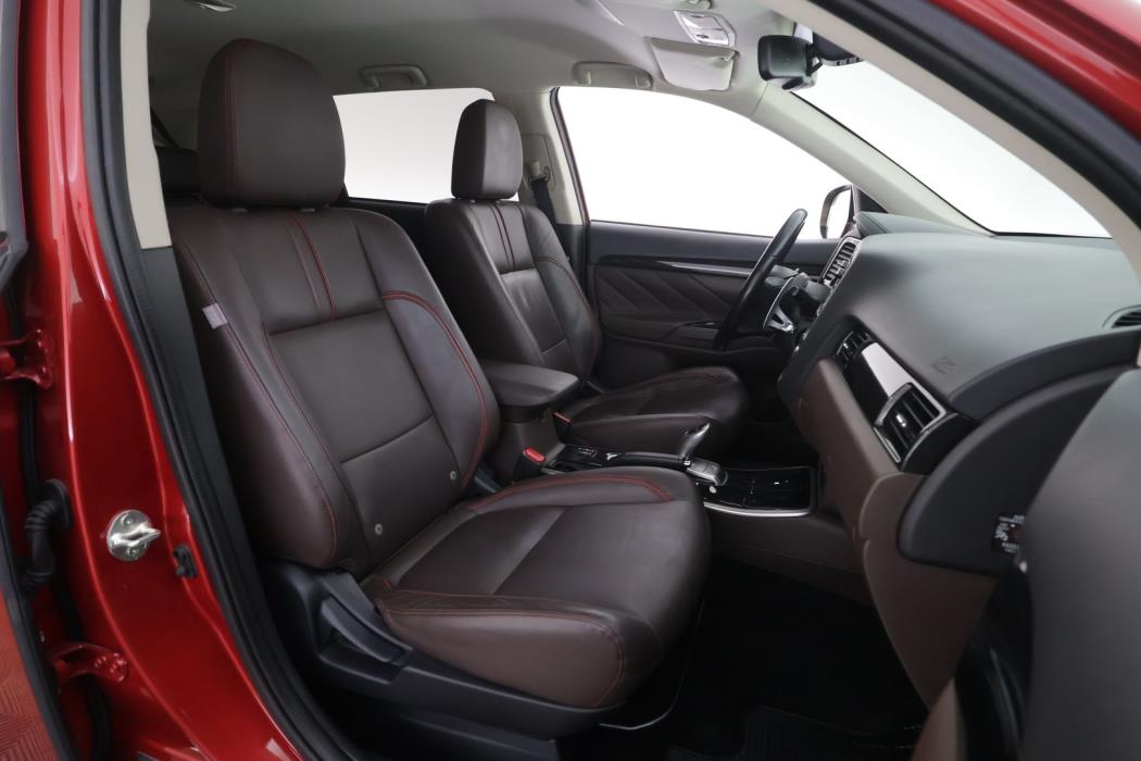 MITSUBISHI Outlander PHEV 2016