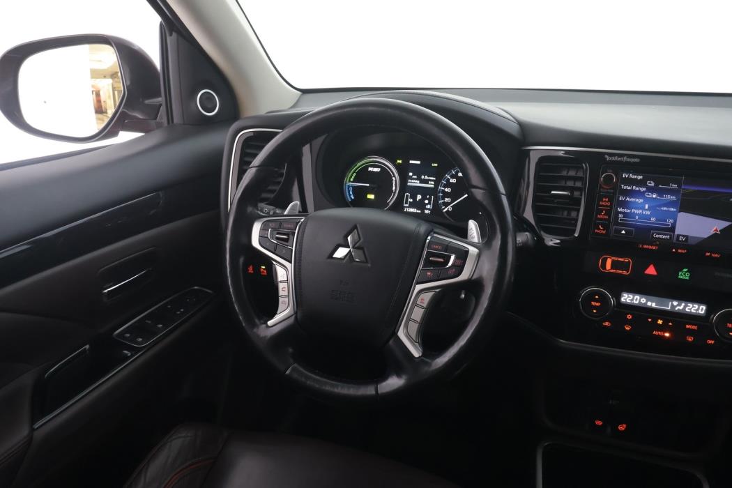 MITSUBISHI Outlander PHEV 2016