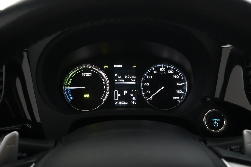 MITSUBISHI Outlander PHEV 2016