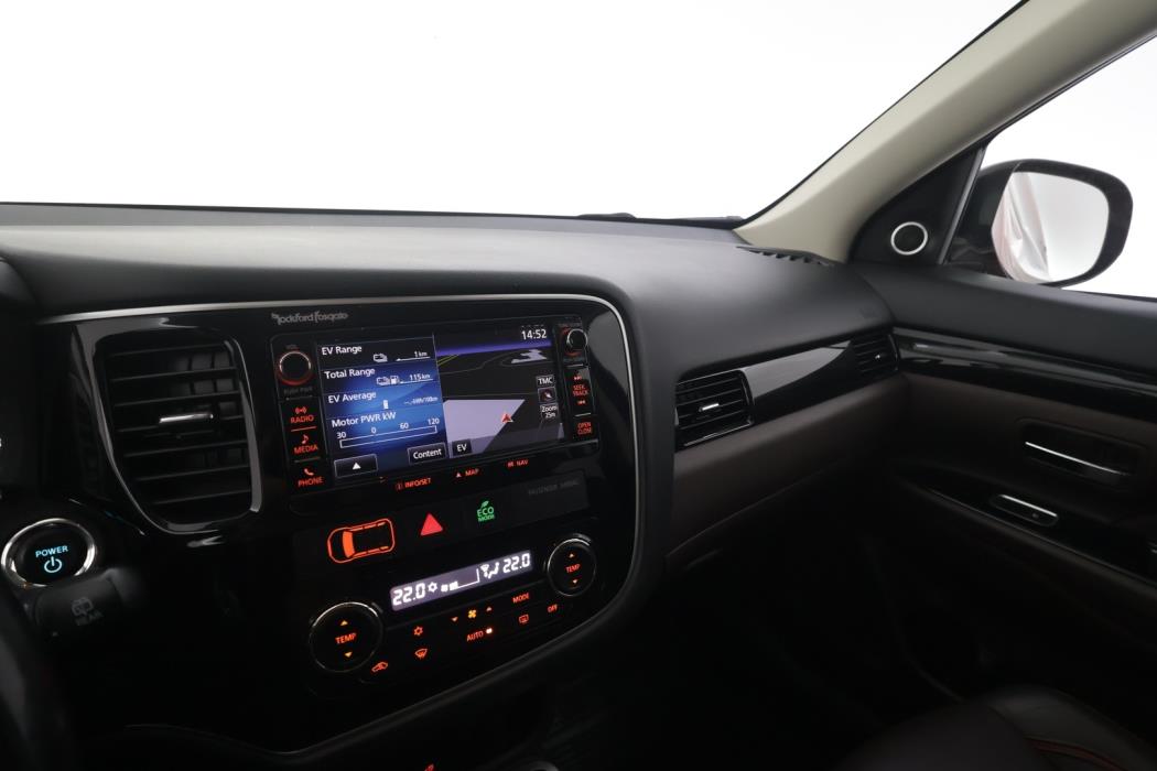 MITSUBISHI Outlander PHEV 2016