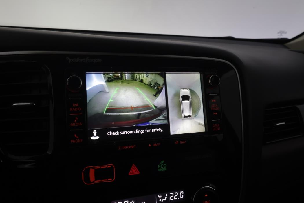 MITSUBISHI Outlander PHEV 2016