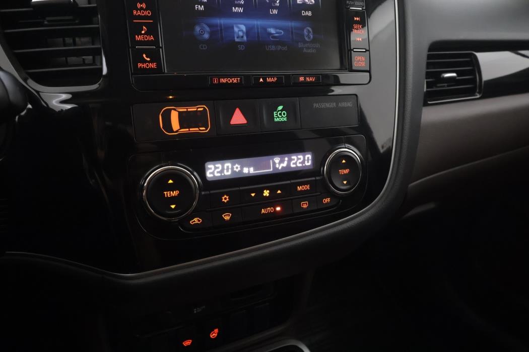 MITSUBISHI Outlander PHEV 2016