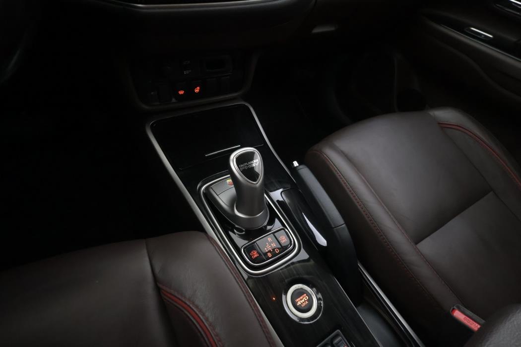 MITSUBISHI Outlander PHEV 2016