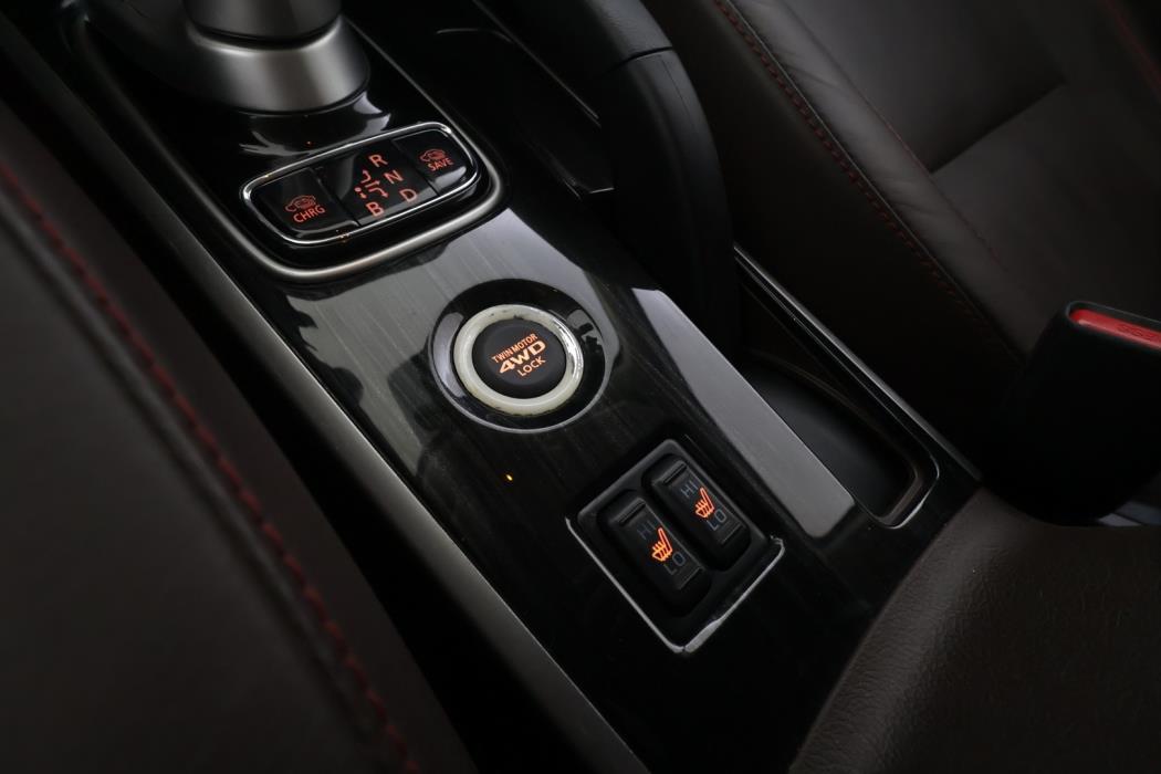 MITSUBISHI Outlander PHEV 2016