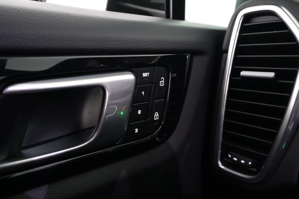 PORSCHE Cayenne 2022