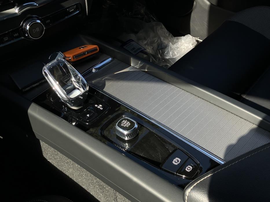 VOLVO XC60 2024
