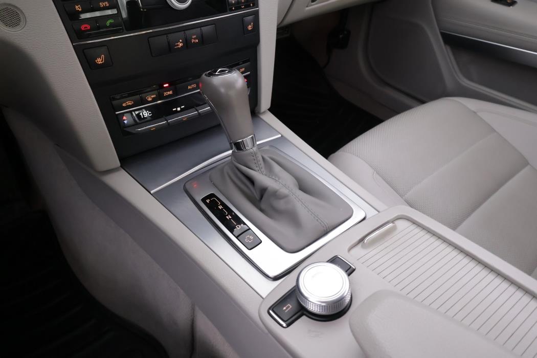 MERCEDES-BENZ E 2010
