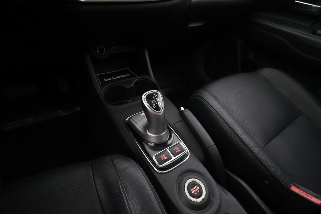 MITSUBISHI OUTLANDER PHEV 2014