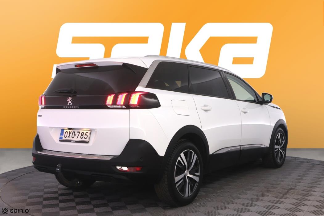 PEUGEOT 5008 2019
