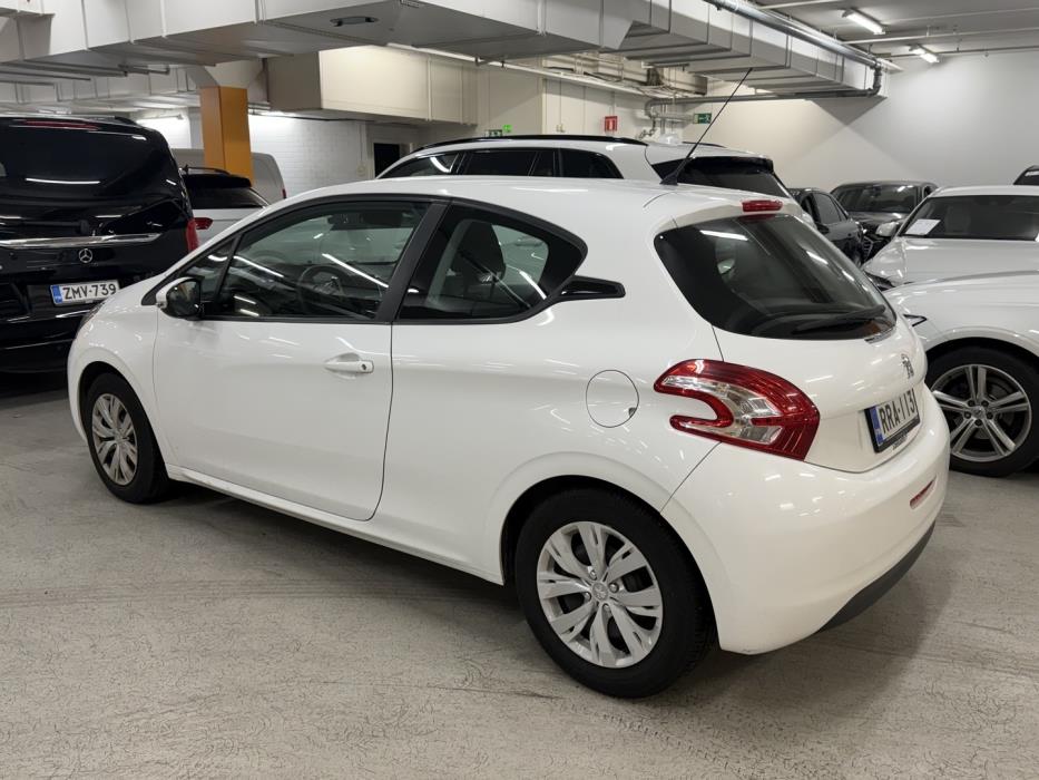 PEUGEOT 208 2013