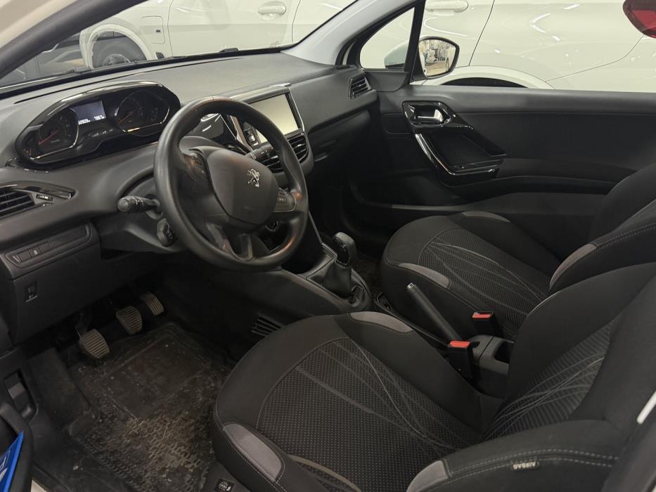 PEUGEOT 208 2013