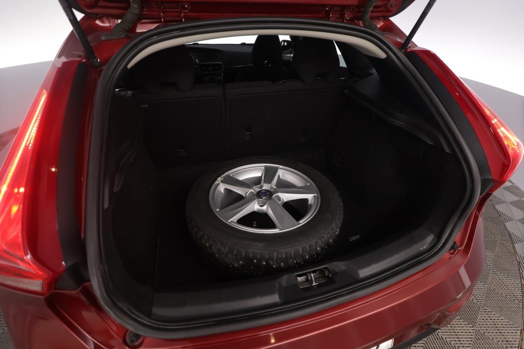 VOLVO V40 2017