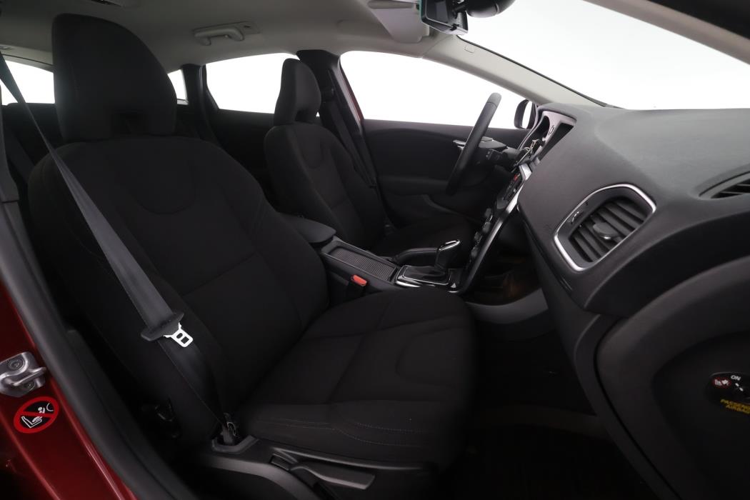 VOLVO V40 2017