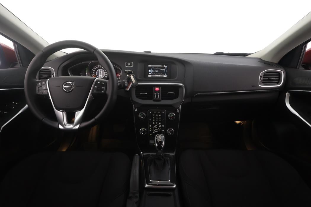 VOLVO V40 2017