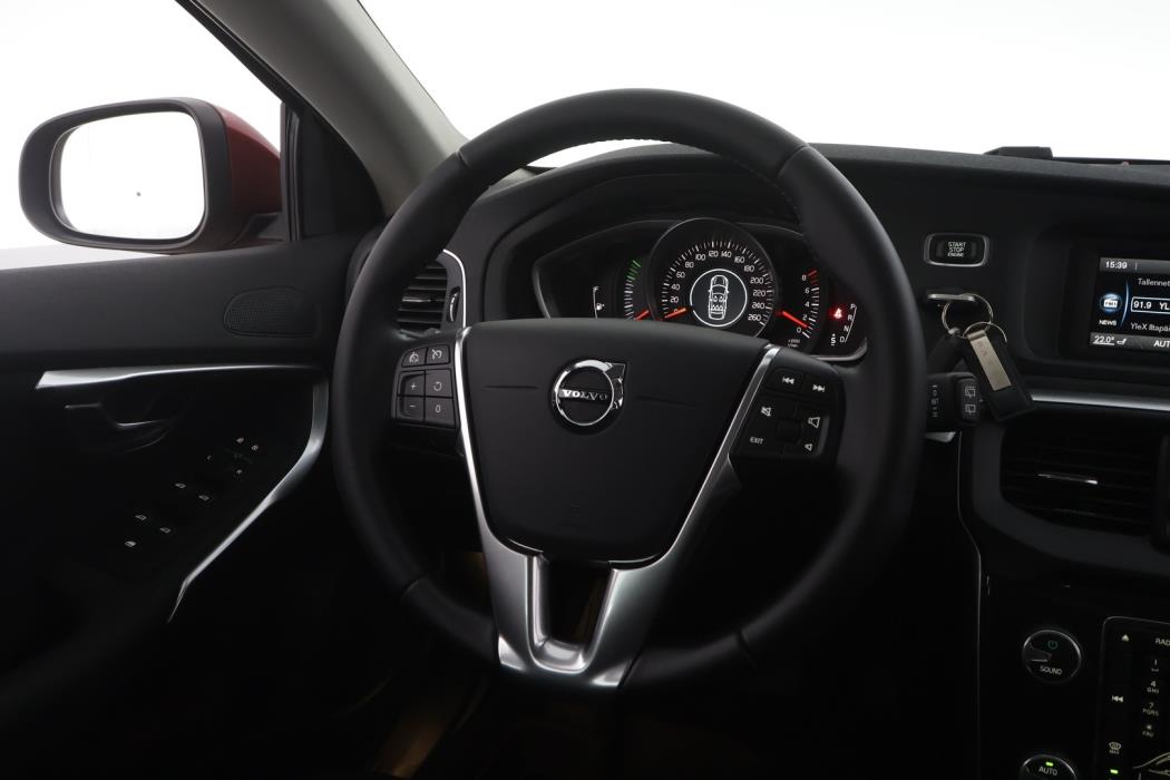 VOLVO V40 2017