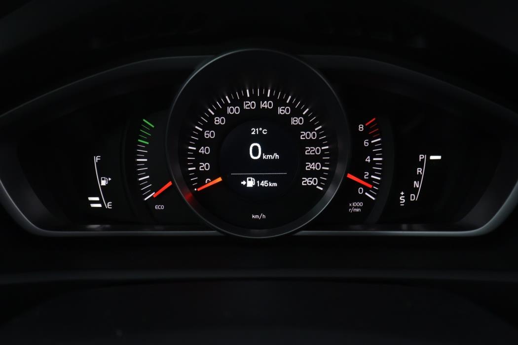 VOLVO V40 2017