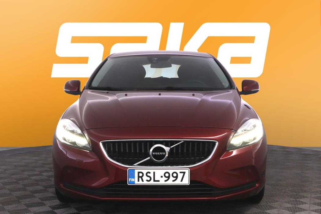 VOLVO V40 2017
