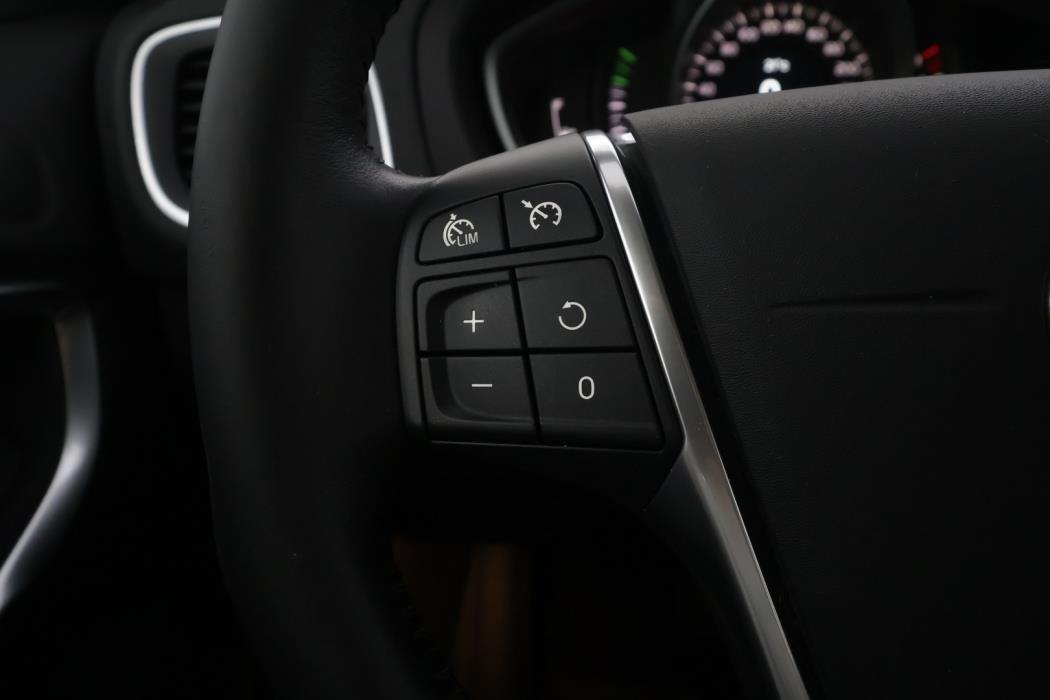 VOLVO V40 2017