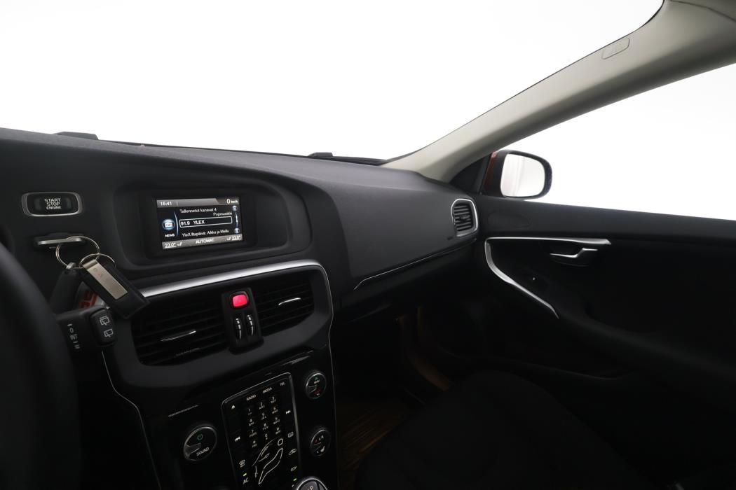 VOLVO V40 2017