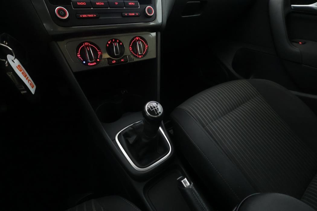 VOLKSWAGEN Polo 2010