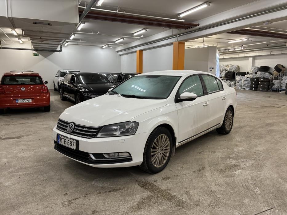 VOLKSWAGEN Passat 2011