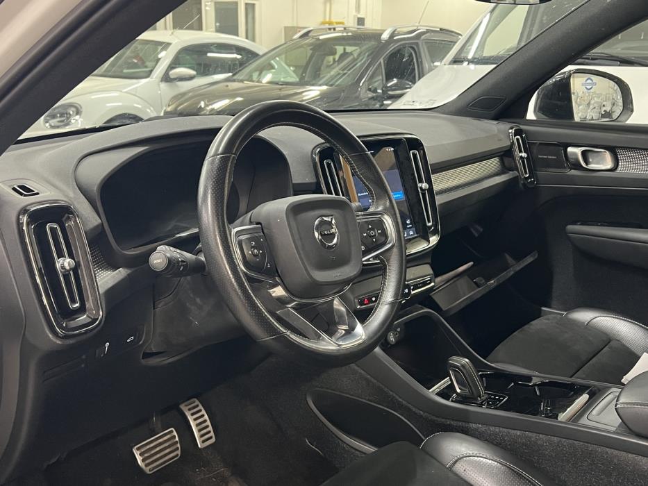VOLVO XC40 2020
