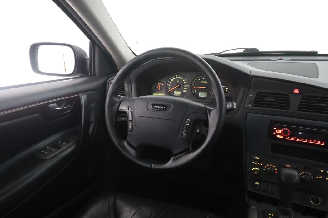 VOLVO V70 2001