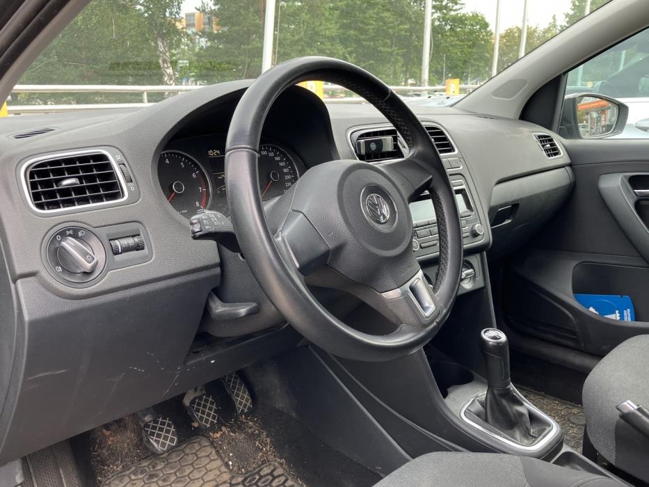 VOLKSWAGEN Polo 2013