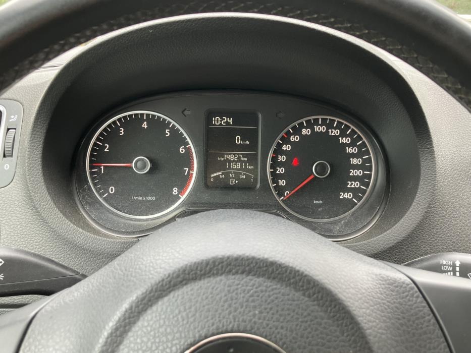 VOLKSWAGEN Polo 2013