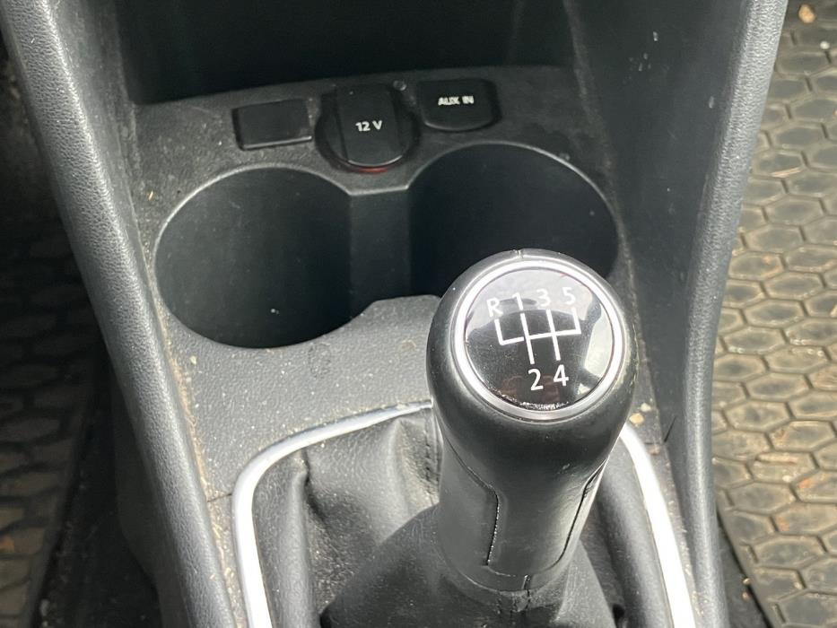 VOLKSWAGEN Polo 2013