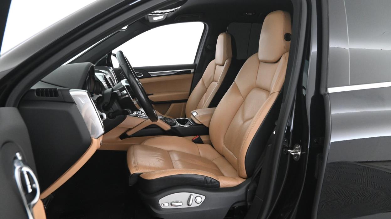 PORSCHE Cayenne 2015