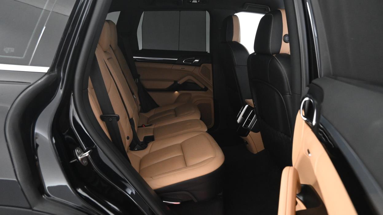 PORSCHE Cayenne 2015