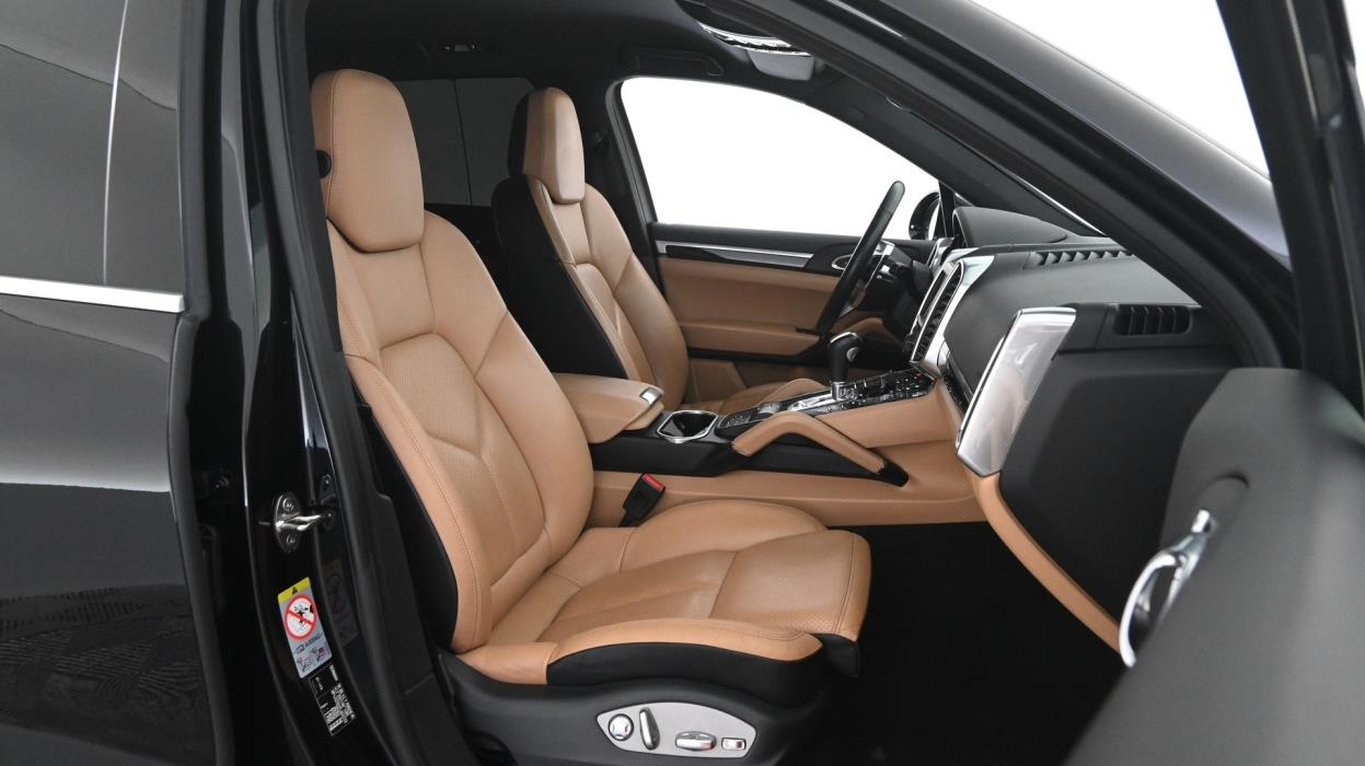 PORSCHE Cayenne 2015