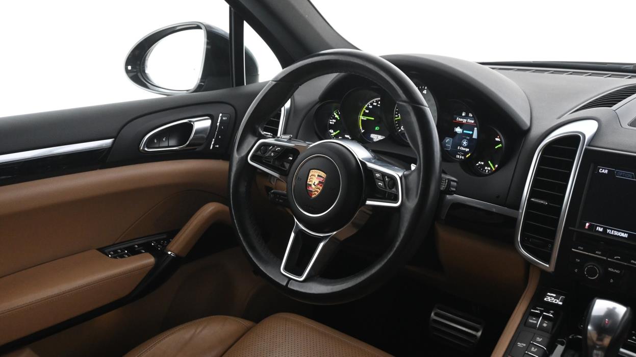 PORSCHE Cayenne 2015