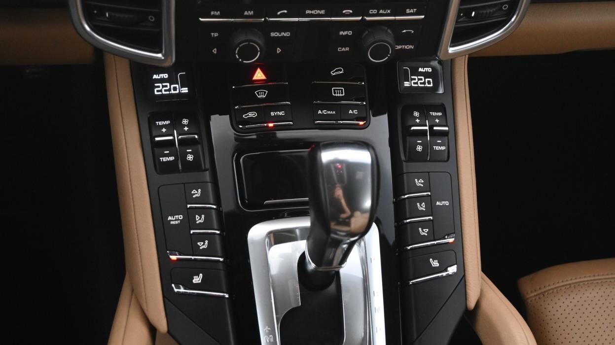 PORSCHE Cayenne 2015